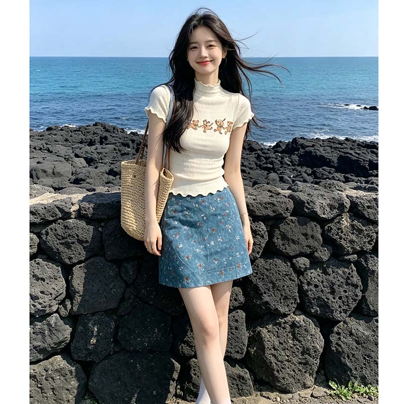 夏季减龄小熊印花木耳边T恤