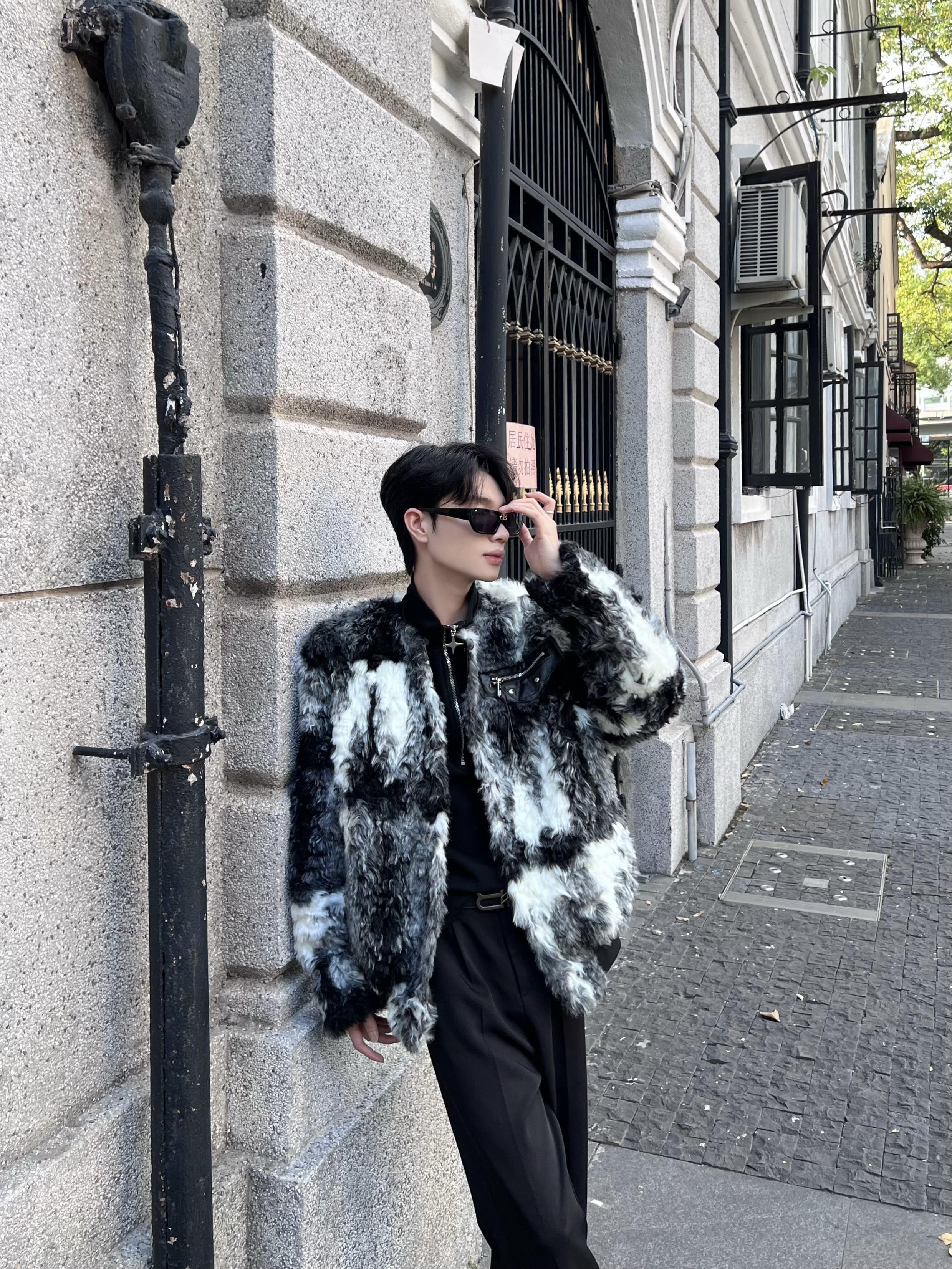 2024 NEW FASHIONABLE MENS JACKET WINTER WARM THICKENED BLACK AND WHITE YOUNG TREND VERSATILE PLUSH COLOSSE