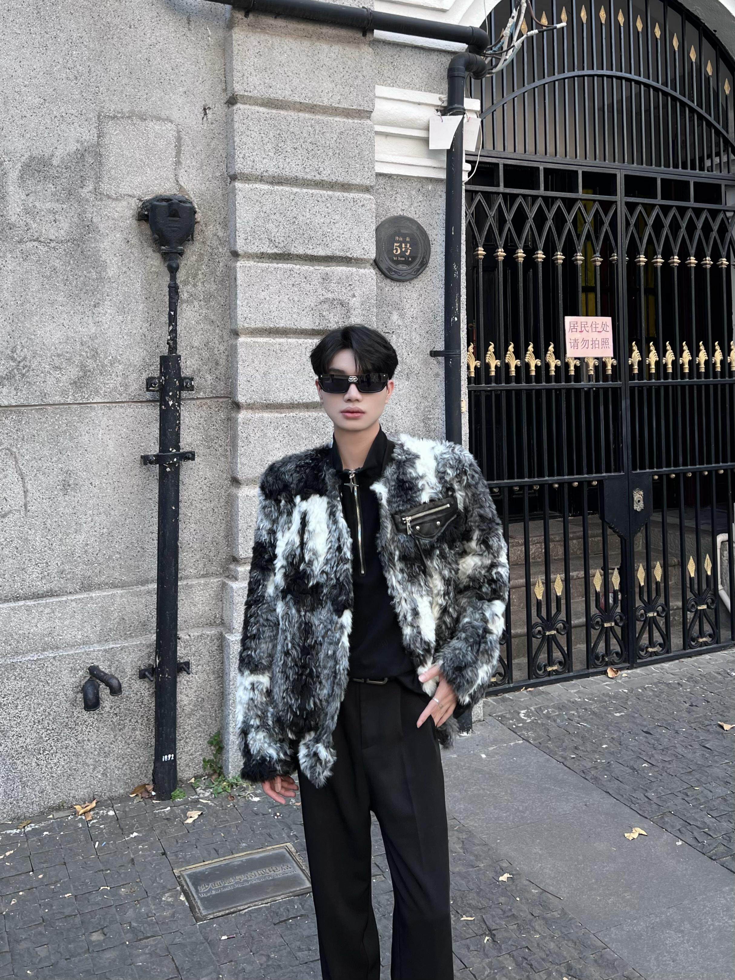 2024 NEW FASHIONABLE MENS JACKET WINTER WARM THICKENED BLACK AND WHITE YOUNG TREND VERSATILE PLUSH COLOSSE