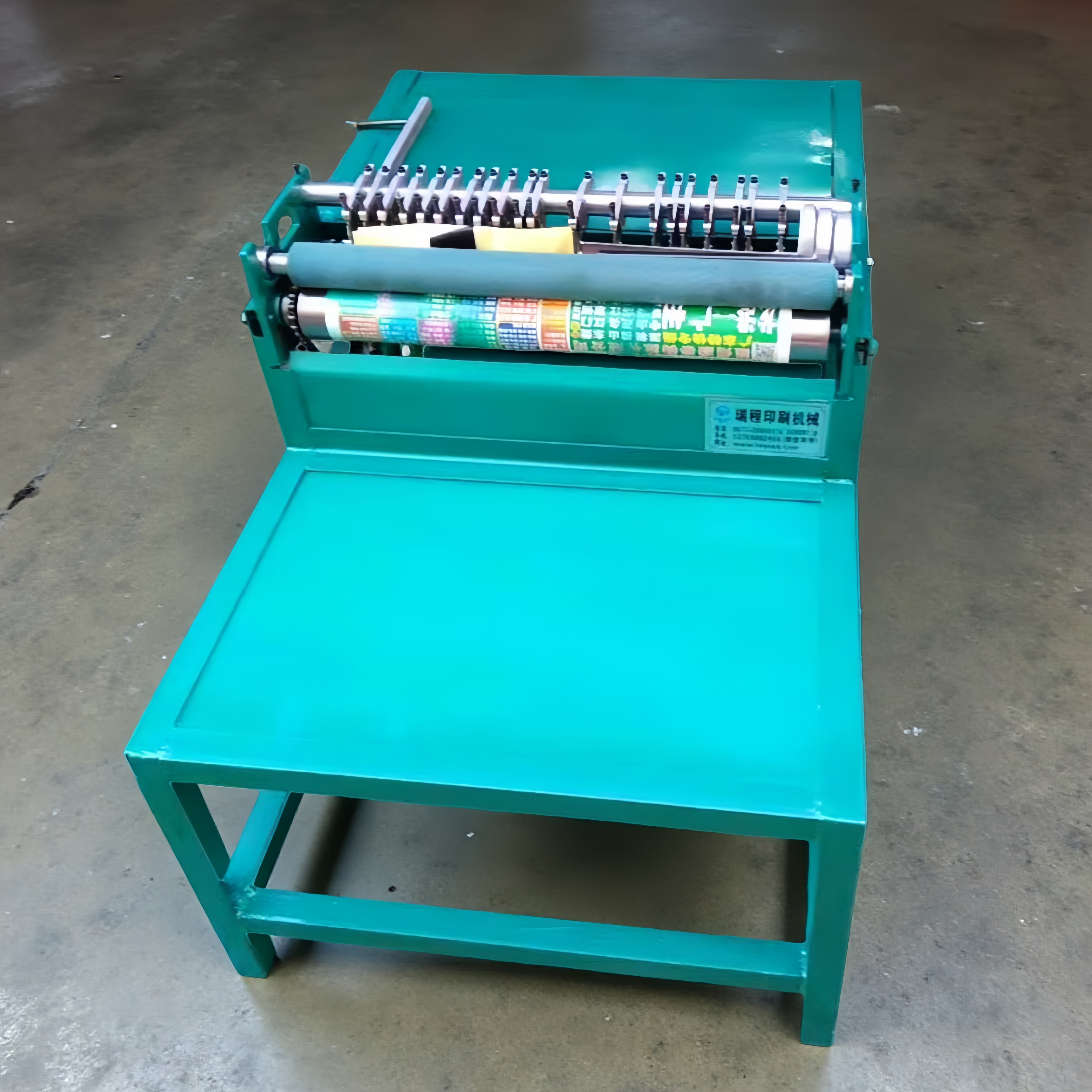 龙港不干胶标签切纸机刀片式切割横坚成型不干胶标签划线机模切机