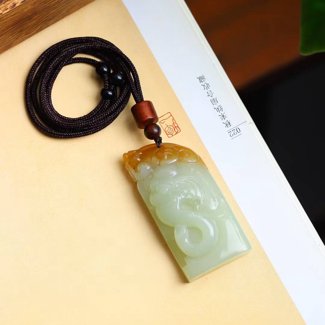 玉器工艺品天然新疆和田玉且末料老料俏糖色大象貔貅吊坠男女挂件
