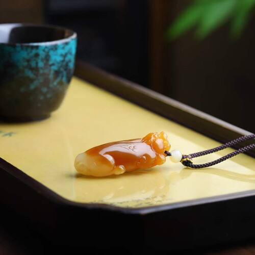 玉器工厂店工艺品天然新疆和田玉新疆且末料糖料貔貅吊坠玉石挂件