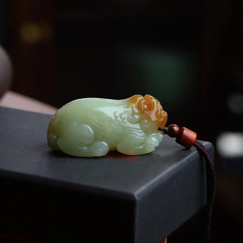 天然新疆和田玉玉器工厂店新疆且末料老料俏糖色玉石貔貅吊坠挂件
