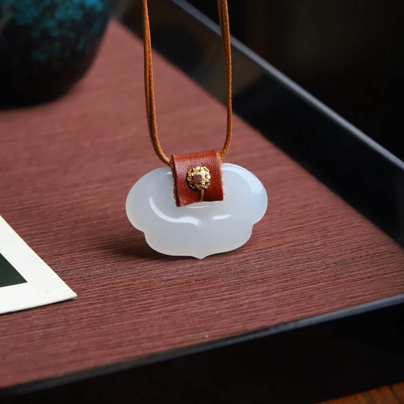 玉器工艺品天然新疆和田玉青海料老料烟紫色如意锁挂件吊坠送证书