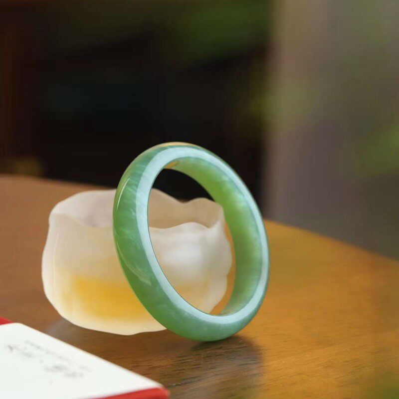 玉器工艺品天然新疆和田玉俄料碧玉老料猫眼素面镯手镯女节日礼物