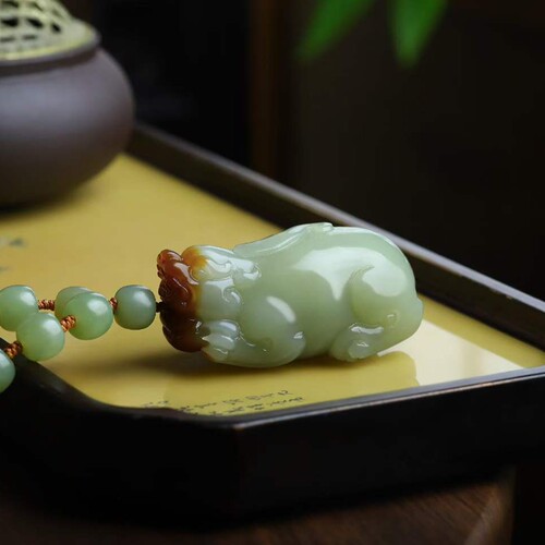 天然新疆和田玉玉石工艺品新疆且末料老料俏糖色貔貅@手把件带证
