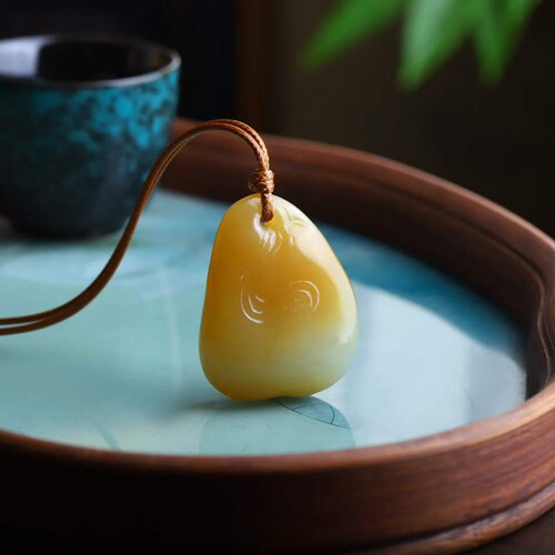 天然新疆和田玉玉器工艺品新疆且末料老料浅糖色原石吊坠玉石带证