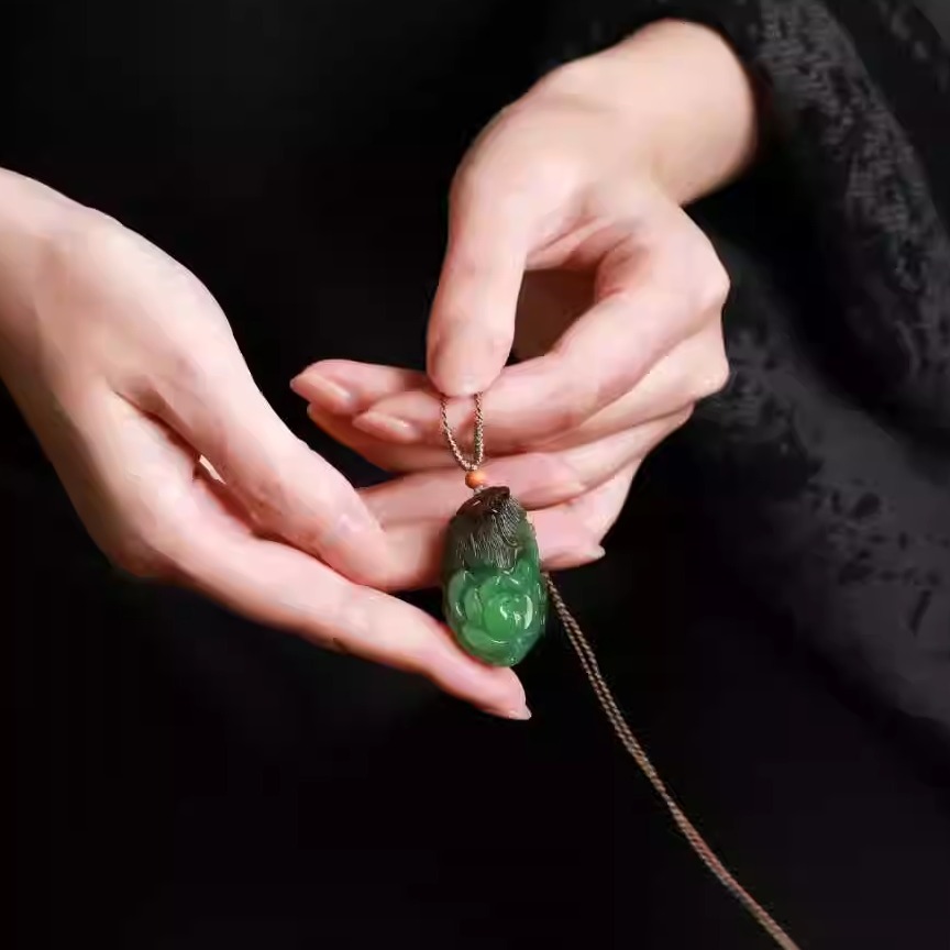 玉器工艺品天然新疆和田玉碧玉老料俏皮色蝶恋男女吊坠和田玉挂件