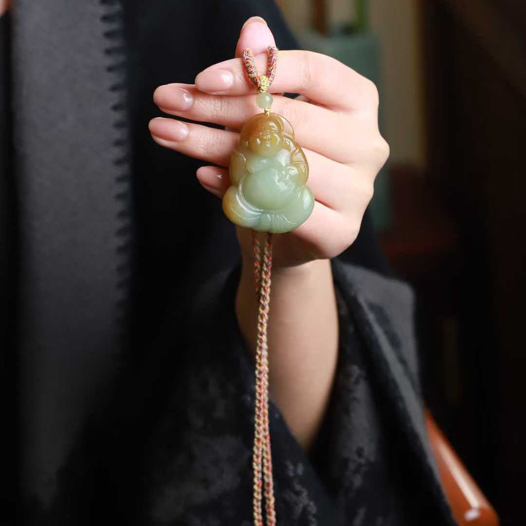玉器工艺品天然新疆和田玉新疆且末料老料俏糖色弥勒佛玉石吊坠