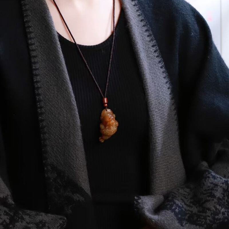 玉器工艺品天然新疆和田玉新疆且末料糖料金蟾男女吊坠和田玉挂件