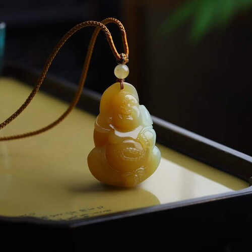 天然和田玉玉器工厂店工艺品新疆且末料老料俏糖色弥勒佛笑佛吊坠