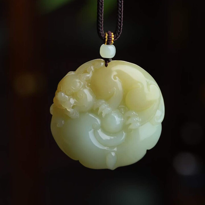 天然新疆和田玉玉器工艺品新疆且末料老料俏糖色貔貅吊坠挂件带证
