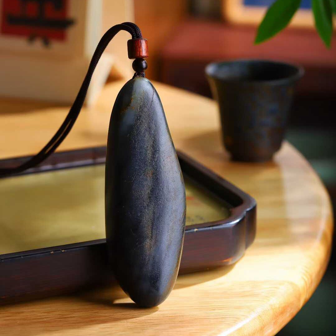 玉器工艺品天然新疆和田玉新疆籽料青花原石吊坠男款玉石挂件送证