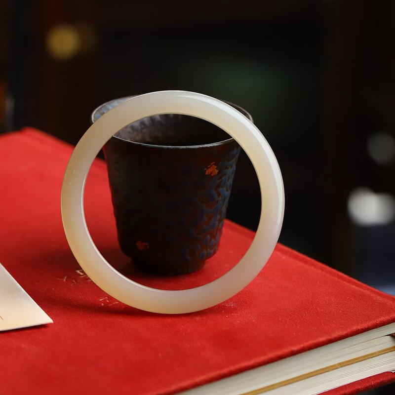 天然新疆和田玉玉器工艺品青海料老料藕粉色玉石细条镯手镯带证书