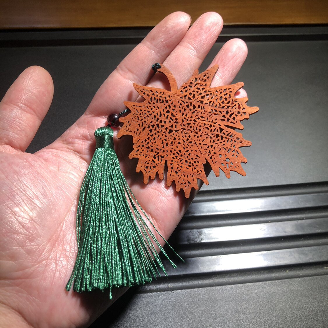 红檀木木作镂空精雕刻枫叶款书签木雕