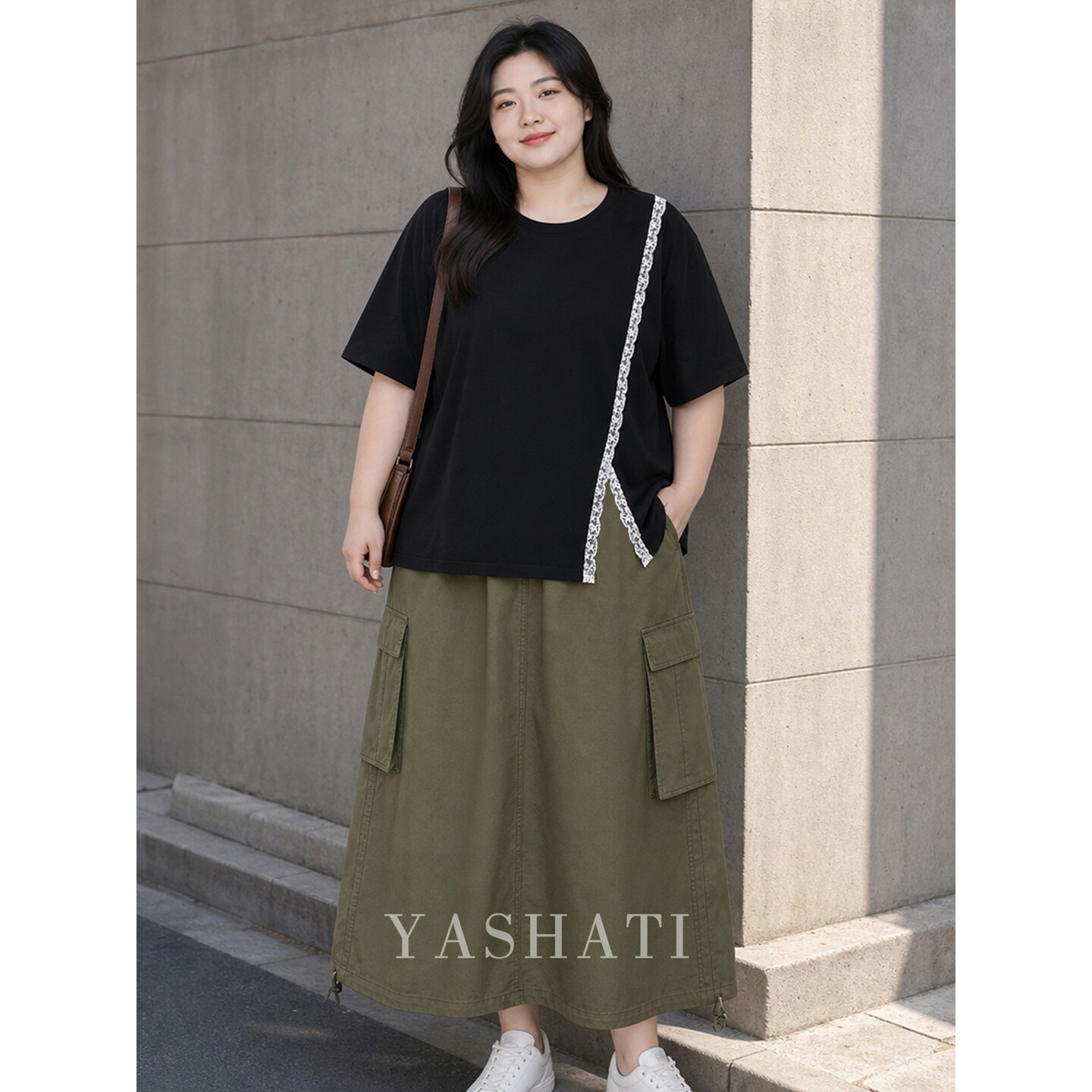 娅莎媞大码女装200斤胖mm特大码宽松显瘦蕾丝花边装饰短袖T恤秋