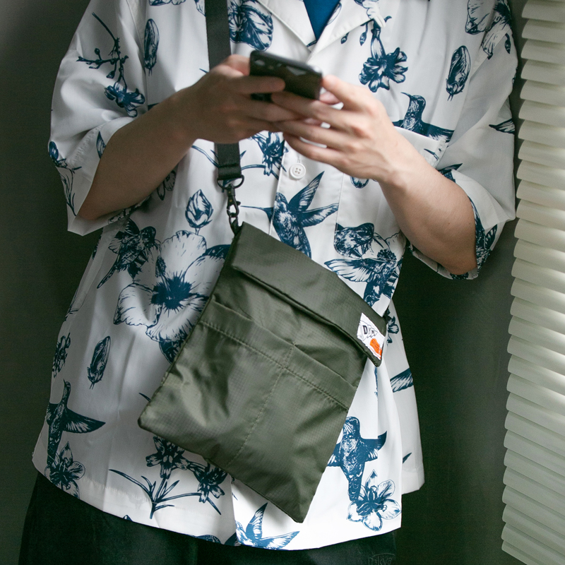 潮牌单肩包男女休闲通勤斜挎包