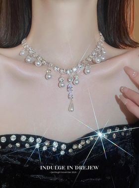 今年流行的珍珠项链超闪