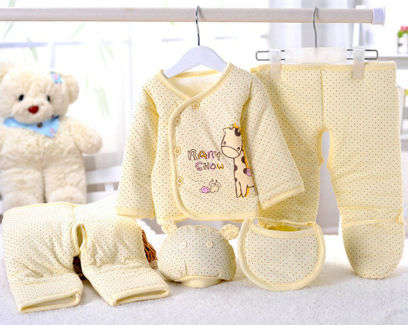 Coffret cadeau pour nouveau-né - Vêtements + Fournitures - Ref 1975730 Image 4