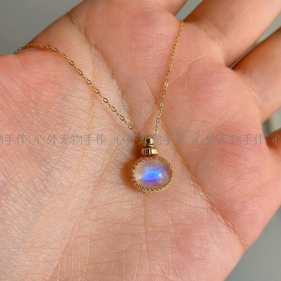 香水瓶造型吊坠天然月光石项链女复古小众设计锁骨链节日礼物推荐