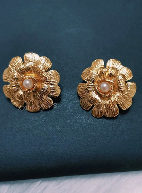 中古法式摩登白搭山茶花珍珠ins