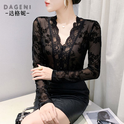 V领拼接蕾丝长袖打底衫女