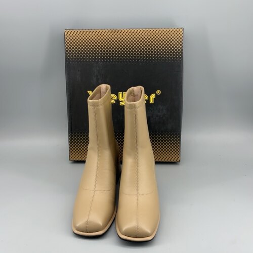 月芽儿品牌正品撤柜时尚断码加绒女靴G-39