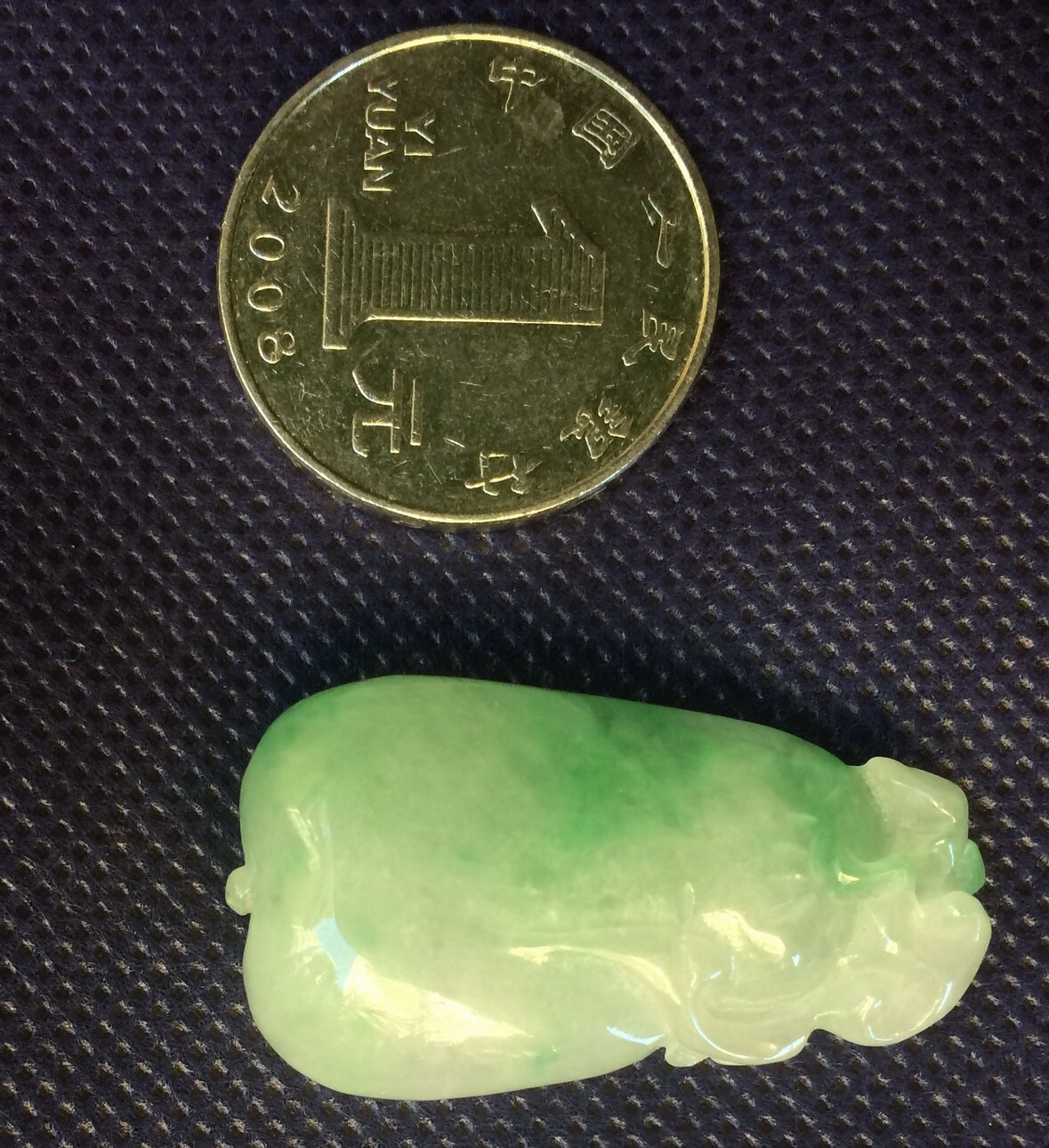 翠绿豆种老坑玉石女款福瓜吊坠