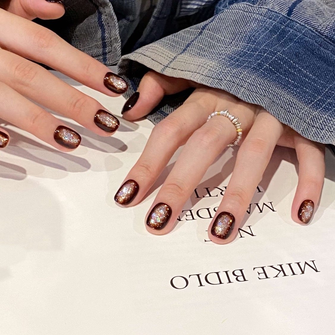 【魔都】秋冬新款显白美拉德色系猫眼爆闪亮片手工穿戴甲,彩妆/香水/美妆工具,穿戴甲/甲片,淘宝优惠券,粉丝福利购,淘宝优惠卷