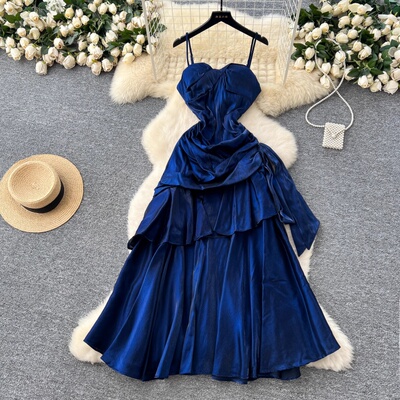 高级感飘逸女神克莱因蓝吊带裙