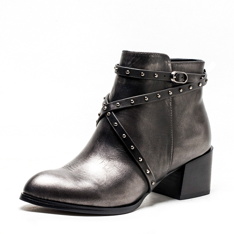 真皮短靴子女冬银灰色牛皮尖头中粗跟拉链铆钉搭扣朋克DF64117391