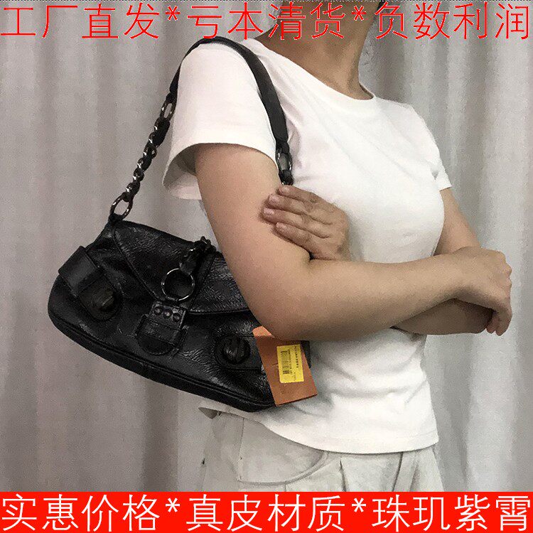 真皮包包女单肩包复古金属圆环搭扣翻盖黑色漆面羊皮BAB6730313