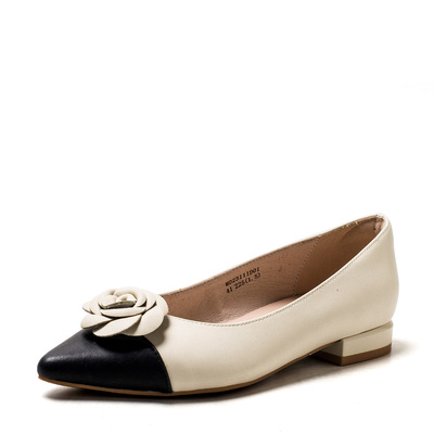 小香风真皮单鞋女春秋米白色牛皮山茶花尖头拼接色鞋子MD23111D01