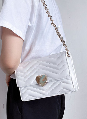 小香风真皮包包女单肩斜跨白色牛皮翻盖金属扣爱心BAG20230704-07