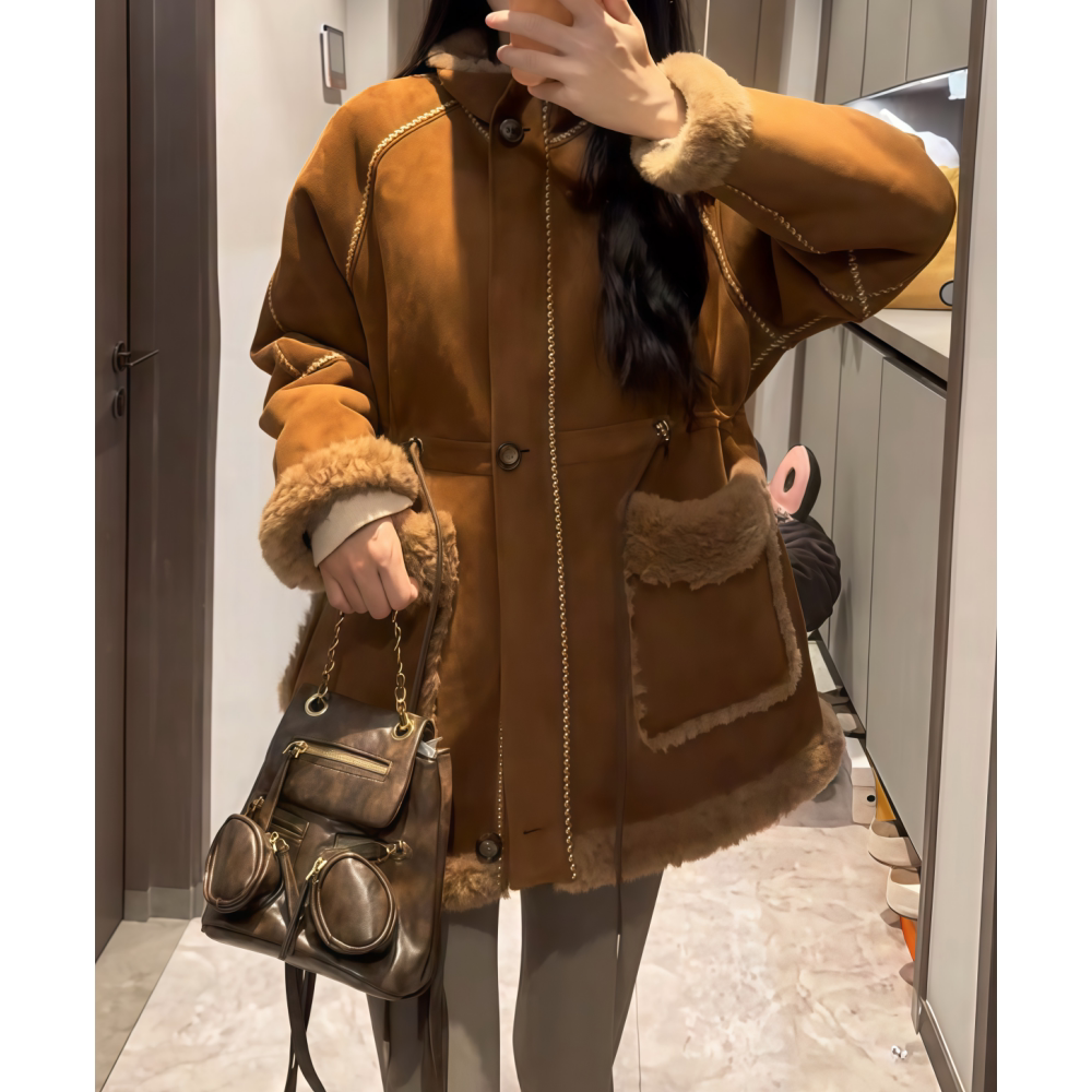 直筒款浅棕色羊羔毛拼接女士外套