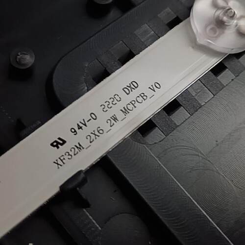 适用杂牌机日彩王牌LED3218液晶电视背光灯条XF32M_2X6_2W_MCPCB