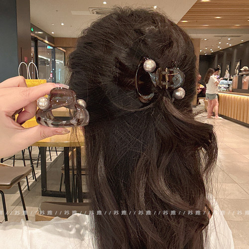 高级感玳瑁珍珠半扎发鲨鱼夹发饰