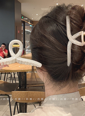 超大号发量多鲨鱼夹发夹女奶茶色温柔风交叉后脑勺盘发抓夹高级感