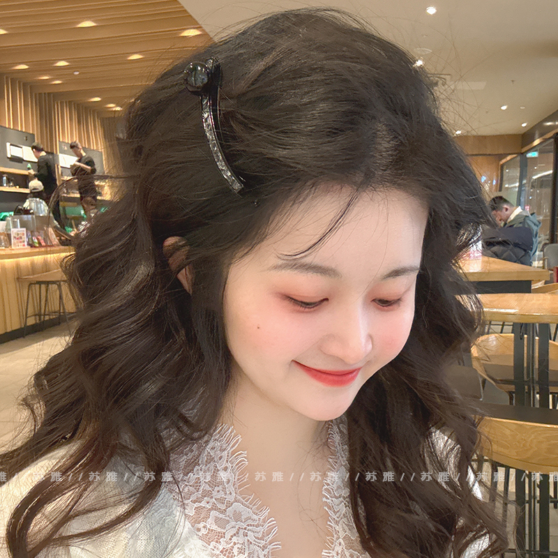 设计感球球弧形碎发刘海鸭嘴夹