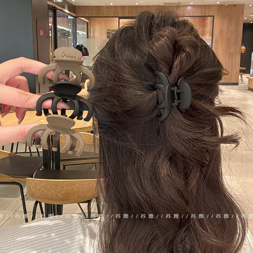 磨砂质感碎发刘海南瓜夹半扎发