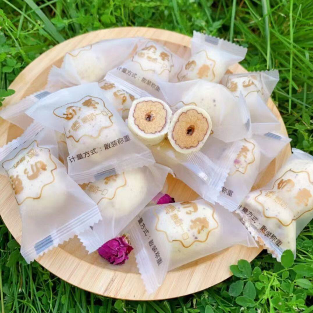 新疆特产西域皇后玫瑰花味奶枣无核奶酪枣500g包邮网红枣休闲零食