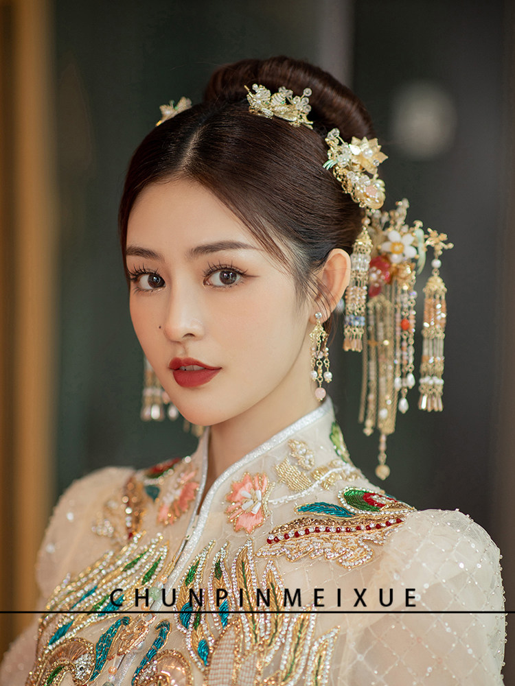 新款新娘中式秀禾简约减龄头饰高级步摇流苏凤冠结婚礼跟妆配饰品
