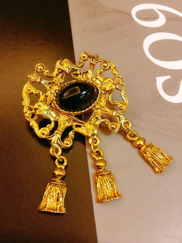 Vintage古董厚金浮雕镶嵌黑曜石流苏大胸针【售出不退不换】