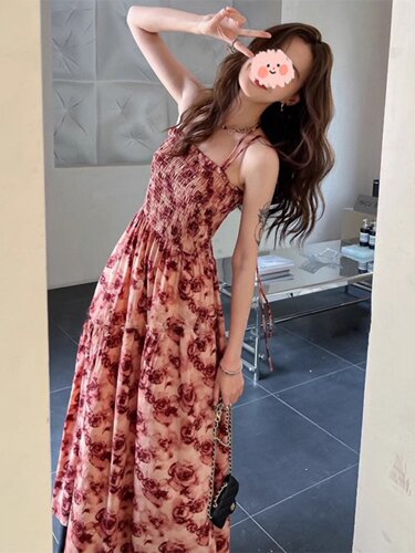 茶歇法式复古玫瑰碎花吊带连衣裙女夏季小个子海边度假收腰长裙子