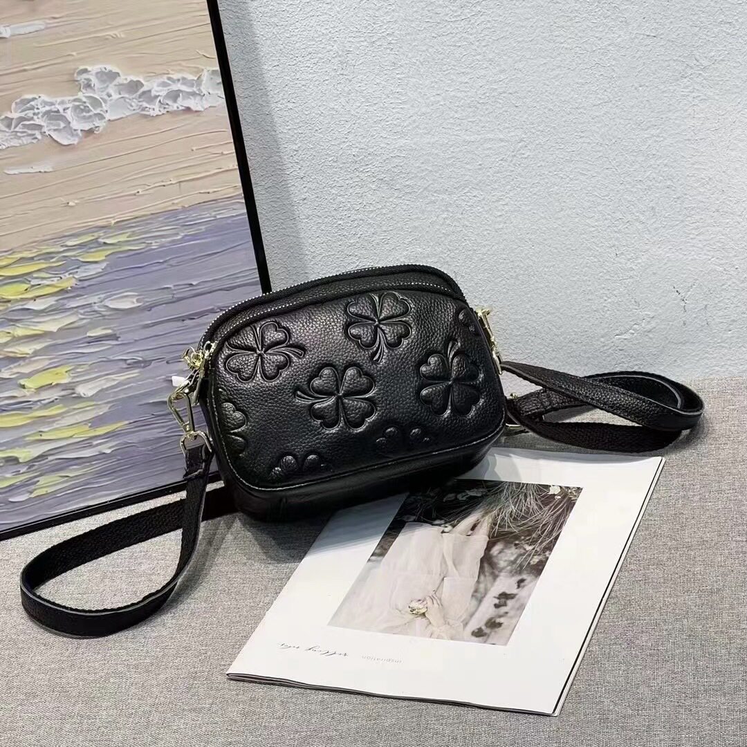 中年妈妈斜挎包真皮头层牛皮单肩斜挎小包百搭软牛皮压花斜背女包