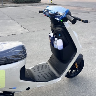 适用26款小牛MT专用双撑储物盒中撑收纳盒前置直上MT改装配件