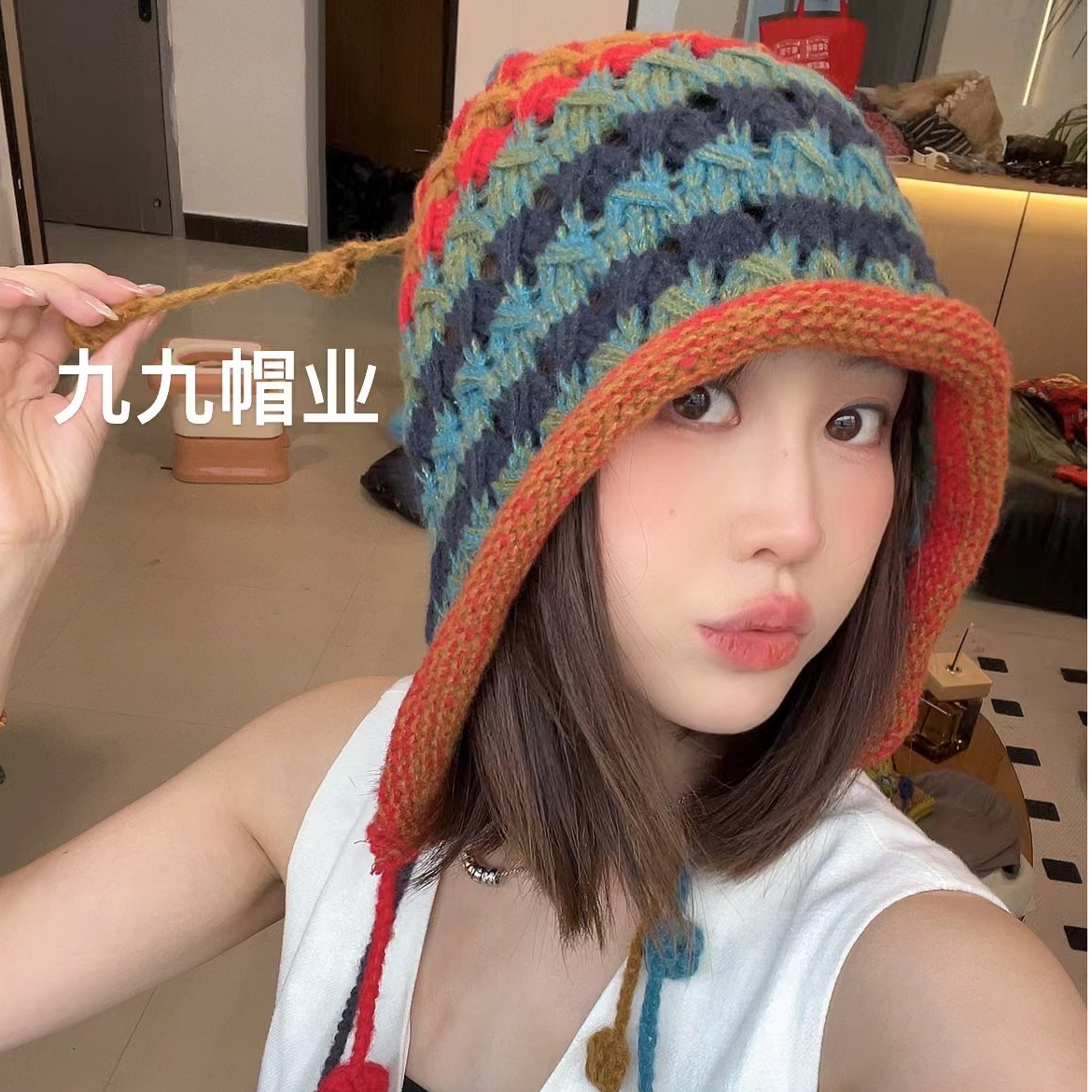 民族风彩虹毛线帽子女可爱保暖针织帽甜美秋冬护耳流苏辫子包头帽