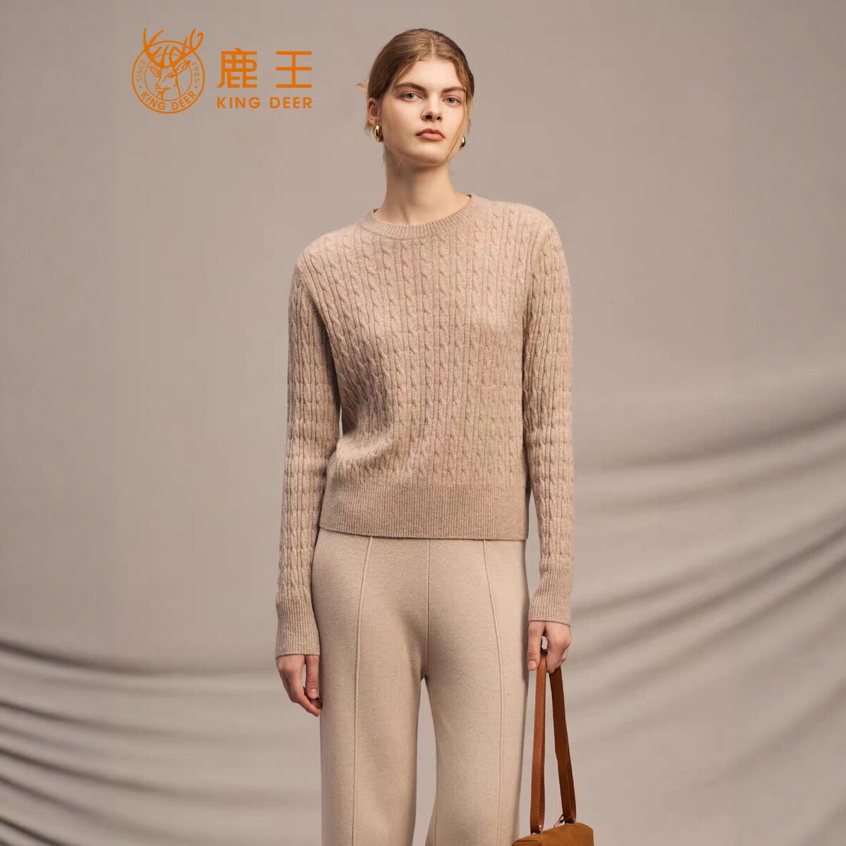 鹿王纯山羊绒女圆领保暖毛衣