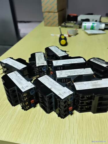 施耐德热过载继电器LR2-D1305N 库存 有点旧，包好包议价商品