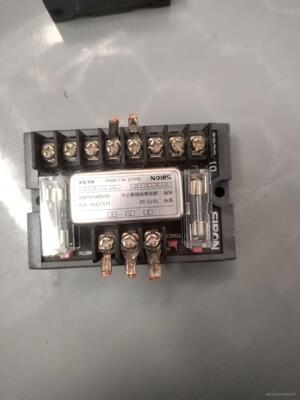 胜蓝T072－10滤波器保险端子台，二手拆机成色美丽，感兴趣